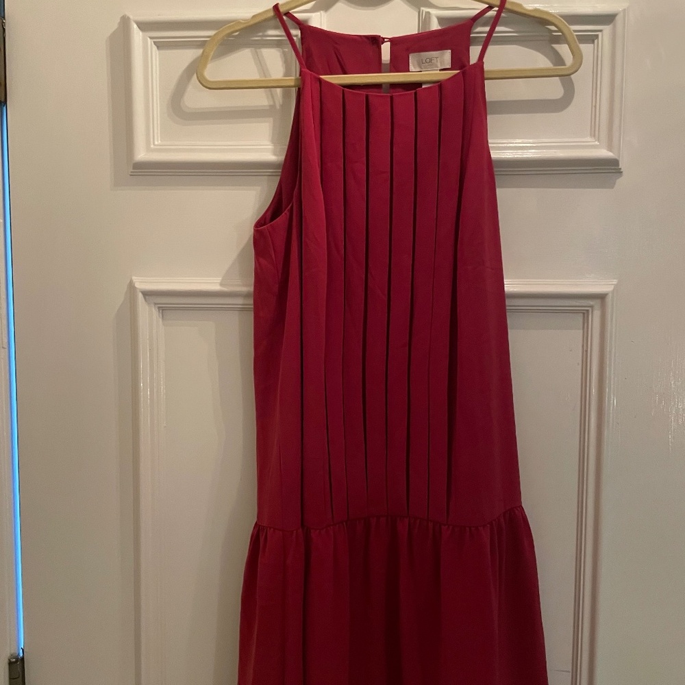 NWT LOFT Raspberry Pleated Shift Dress - Size M